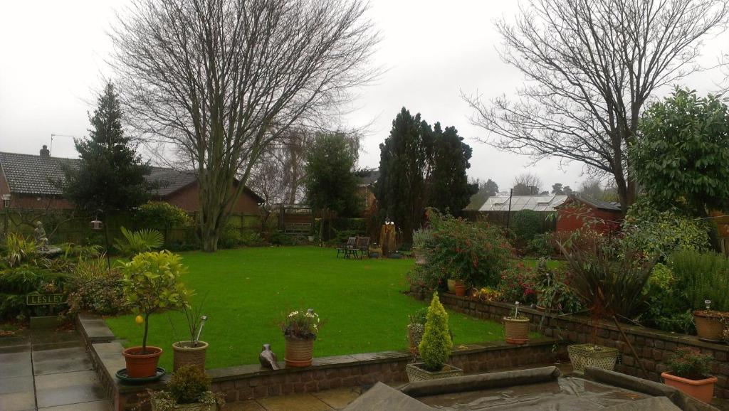 St Edmundsbury B&B Drayton  外观 照片