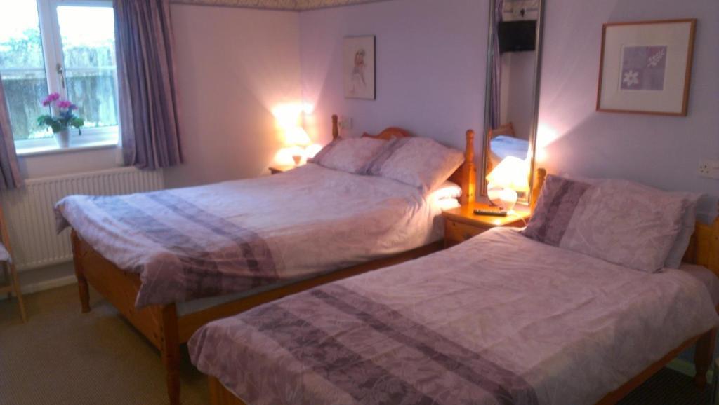 St Edmundsbury B&B Drayton  外观 照片