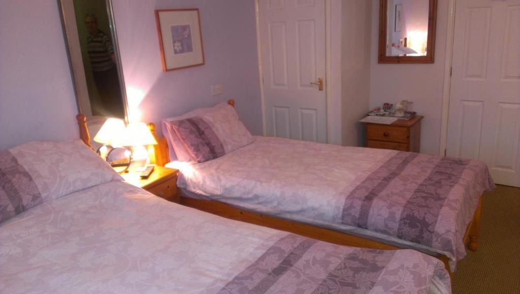 St Edmundsbury B&B Drayton  外观 照片